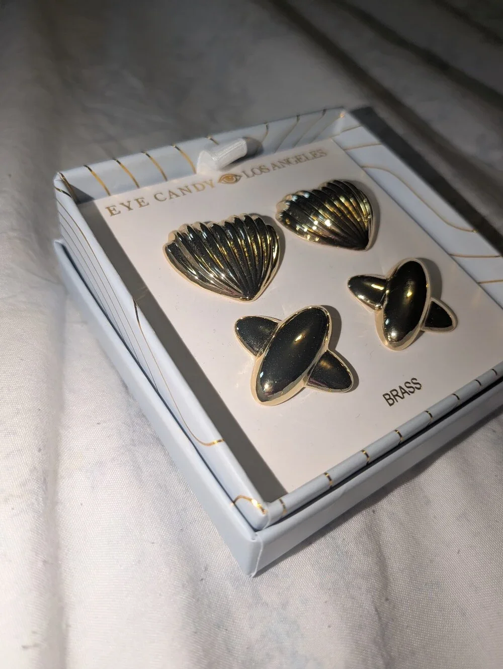 Eye Candy Los Angeles Gold Shell & Planet Stud Earring Set